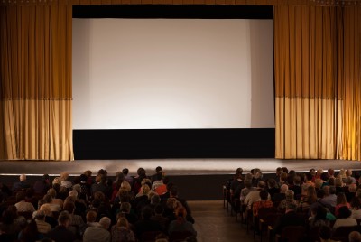 audience-in-front-of-white-cinema-screen-SBI-300939016.jpg Neujahrsempfang im Cineplex Baunatal am Sonntag, 26. Februar 2023
